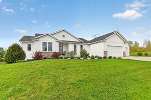 851 Willowmere Dr, Zumbrota, MN 55992 - Photo 1