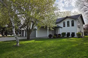 707 W Welco Dr, Montgomery, MN 56069 - Photo 2