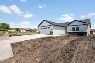 121 Copper Village Cir, Mankato, MN 56001 - Photo 4