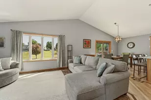 657 S Pointe Ct SW, Rochester, MN 55902 - Photo 4