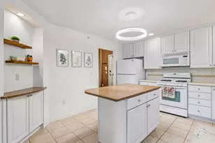 7930 Golden Valley Rd, Golden Valley, MN 55427 - Photo 12