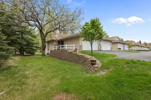 801 White Oak Ct, New Brighton, MN 55112 - Photo 1