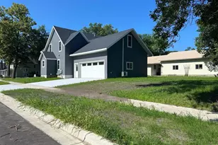 712 Pine St, Dawson, MN 56232 - Photo 2