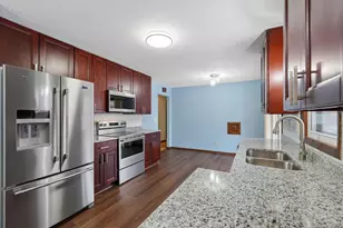 1051 Tiller Ln, Shoreview, MN 55126 - Photo 4