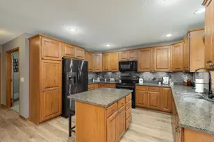 10154 Noble Ct N, Brooklyn Park, MN 55443 - Photo 12