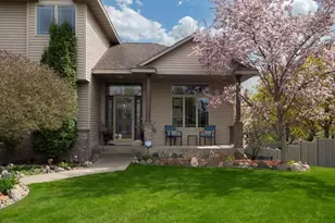 10154 Noble Ct N, Brooklyn Park, MN 55443 - Photo 2