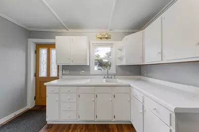 75 S Montgomery Avenue, Le Center, MN 56057 - Photo 10