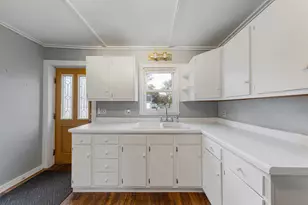 75 S Montgomery Ave, Le Center, MN 56057 - Photo 10