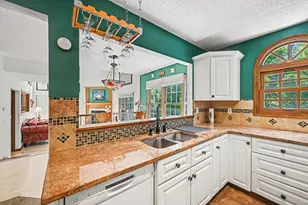 1644 Rose Hill Cir, Saint Paul, MN 55108 - Photo 10