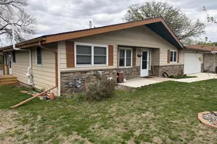 1821 Brookside Cir, Albert Lea, MN 56007 - Photo 2