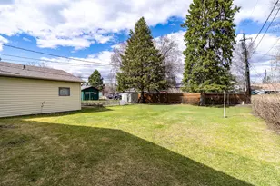 109 E 8th St, Crookston, MN 56716 - Photo 30