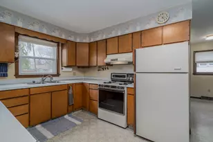 109 E 8th St, Crookston, MN 56716 - Photo 4