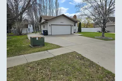 1831 Prairie Lane S, Fargo,  58103 - Photo 2