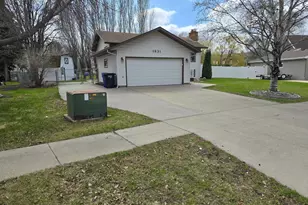 1831 Prairie Ln S, Fargo,  58103 - Photo 2
