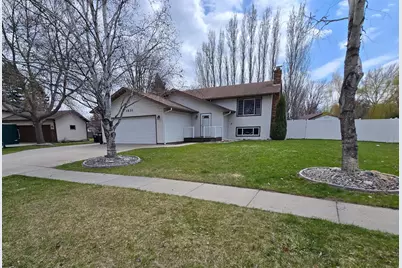 1831 Prairie Lane S, Fargo,  58103 - Photo 1