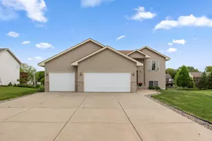 831 Beech Ln S, Annandale, MN 55302 - Photo 2