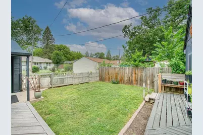 2011 Vincent Avenue N, Minneapolis, MN 55411 - Photo 16