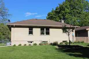 9509 Briar Cir, Bloomington, MN 55437 - Photo 8