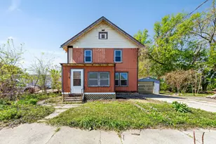 129 W Ruth St, Mankato, MN 56001 - Photo 1