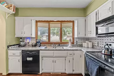 8223 Queen Avenue N, Brooklyn Park, MN 55444 - Photo 6