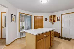 10953 Lexington Dr, Eden Prairie, MN 55344 - Photo 20