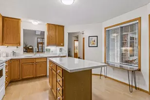 10953 Lexington Dr, Eden Prairie, MN 55344 - Photo 18