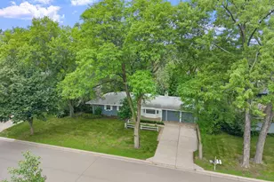 1937 Autumn St, Falcon Heights, MN 55113 - Photo 2