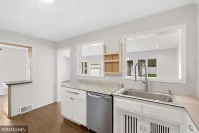 915 Nebraska Avenue W, Saint Paul, MN 55117 - Photo 12