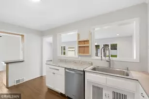 915 Nebraska Ave W, Saint Paul, MN 55117 - Photo 12