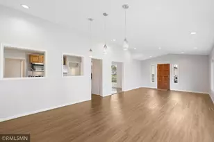 915 Nebraska Ave W, Saint Paul, MN 55117 - Photo 14