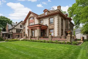 2224 W Lake of the Isles Pkwy, Minneapolis, MN 55405 - Photo 2