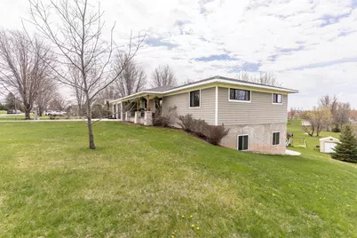 506 E Summit Street, Battle Lake, MN 56515 - Photo 4