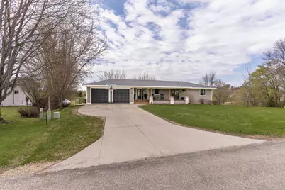 506 E Summit Street, Battle Lake, MN 56515 - Photo 2