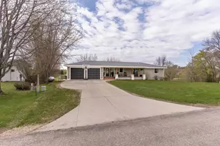 506 E Summit St, Battle Lake, MN 56515 - Photo 2