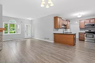 1234 Crystal Pl E, Chaska, MN 55318 - Photo 10
