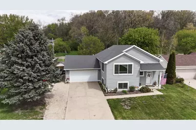 546 6th Street SW, Pine Island, MN 55963 - Photo 2