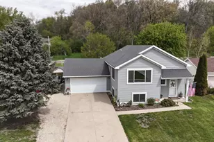 546 6th St SW, Pine Island, MN 55963 - Photo 2