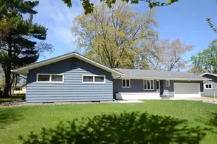 621 W Crescent Ln, Litchfield, MN 55355 - Photo 2