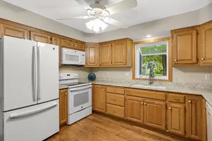 1705 James Ct, Burnsville, MN 55337 - Photo 4