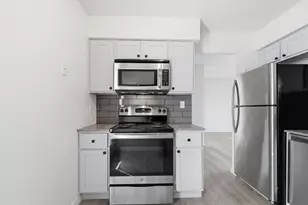 323 E 43rd St, Minneapolis, MN 55409 - Photo 12