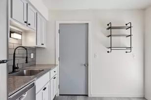 323 E 43rd St, Minneapolis, MN 55409 - Photo 20