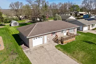 556 Elm Ave, Westbrook, MN 56183 - Photo 2
