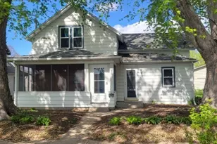 924 4th St W, Wabasha, MN 55981 - Photo 2
