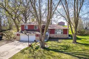 713 7th Ave Cir SE, Pelican Rapids, MN 56572 - Photo 2