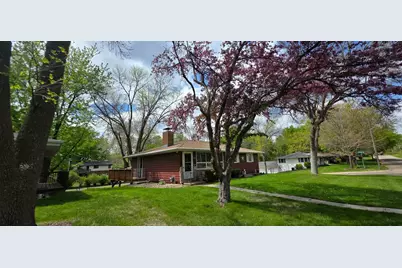 1702 Frank Hall Drive, Albert Lea, MN 56007 - Photo 2
