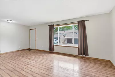 6762 Gretchen Court N, Oakdale, MN 55128 - Photo 10