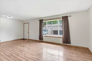 6762 Gretchen Ct N, Oakdale, MN 55128 - Photo 10