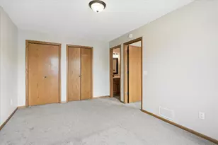 6762 Gretchen Ct N, Oakdale, MN 55128 - Photo 32