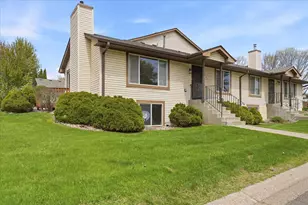 6762 Gretchen Ct N, Oakdale, MN 55128 - Photo 2
