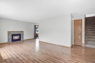 6762 Gretchen Ct N, Oakdale, MN 55128 - Photo 8
